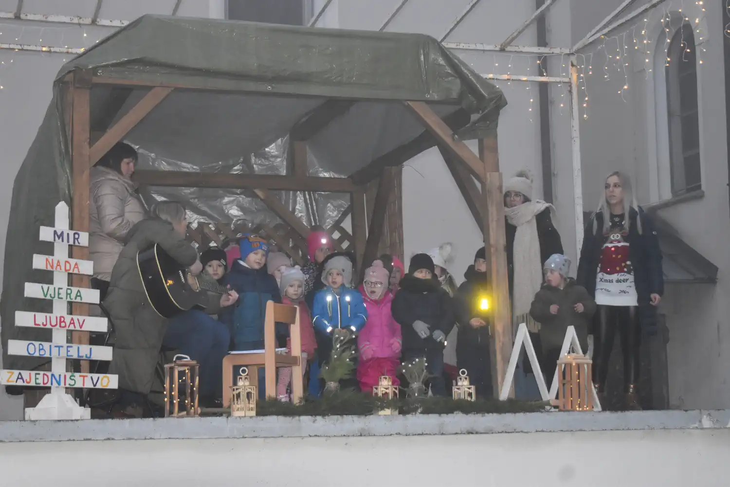 Božićni sajam DV Sv. Nikola Belica 2024 (7) Božićni sajam DV Sv. Nikola Belica 2024 (7)