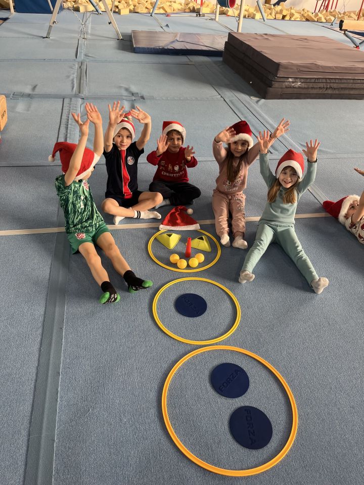 Božićni trening mališana DV Zvončić u SportHub-u (8)