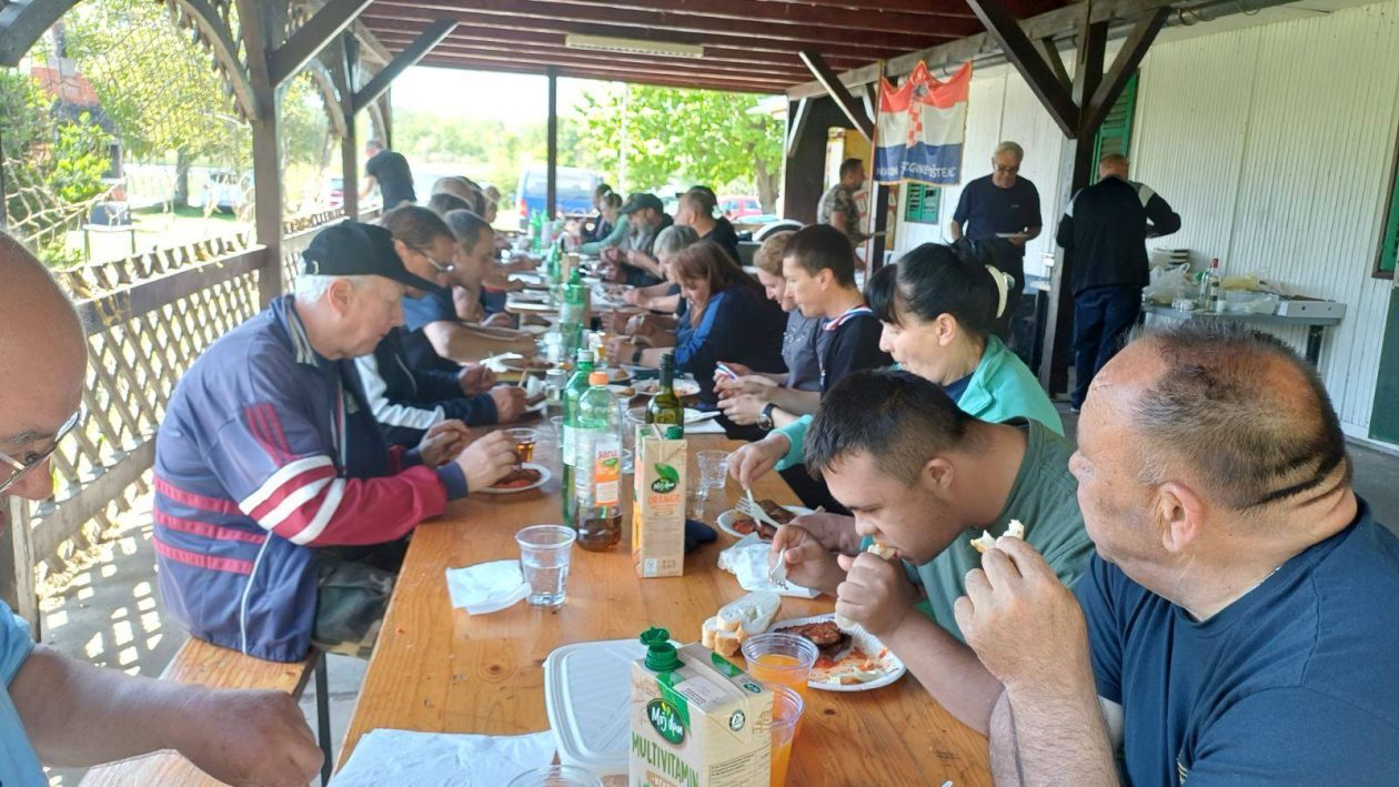 Branitelji sportske igre Bljesak (12) Branitelji sportske igre Bljesak (12)