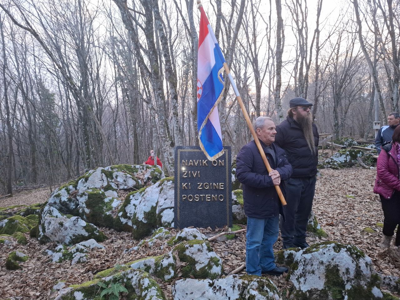 Branitelji zajedno, hr zastava (2)