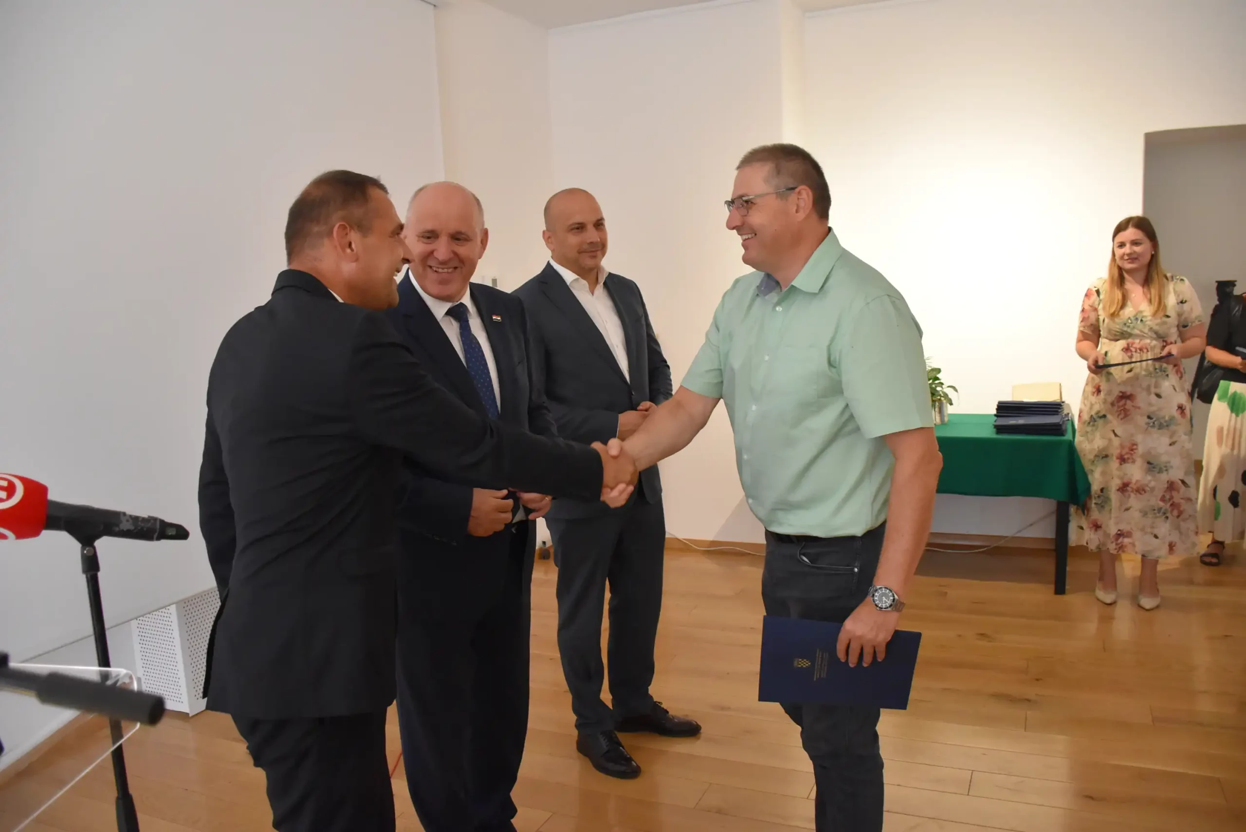 Branko Bačić podjela ugovora 2024 (10) Branko Bačić podjela ugovora 2024 (10)