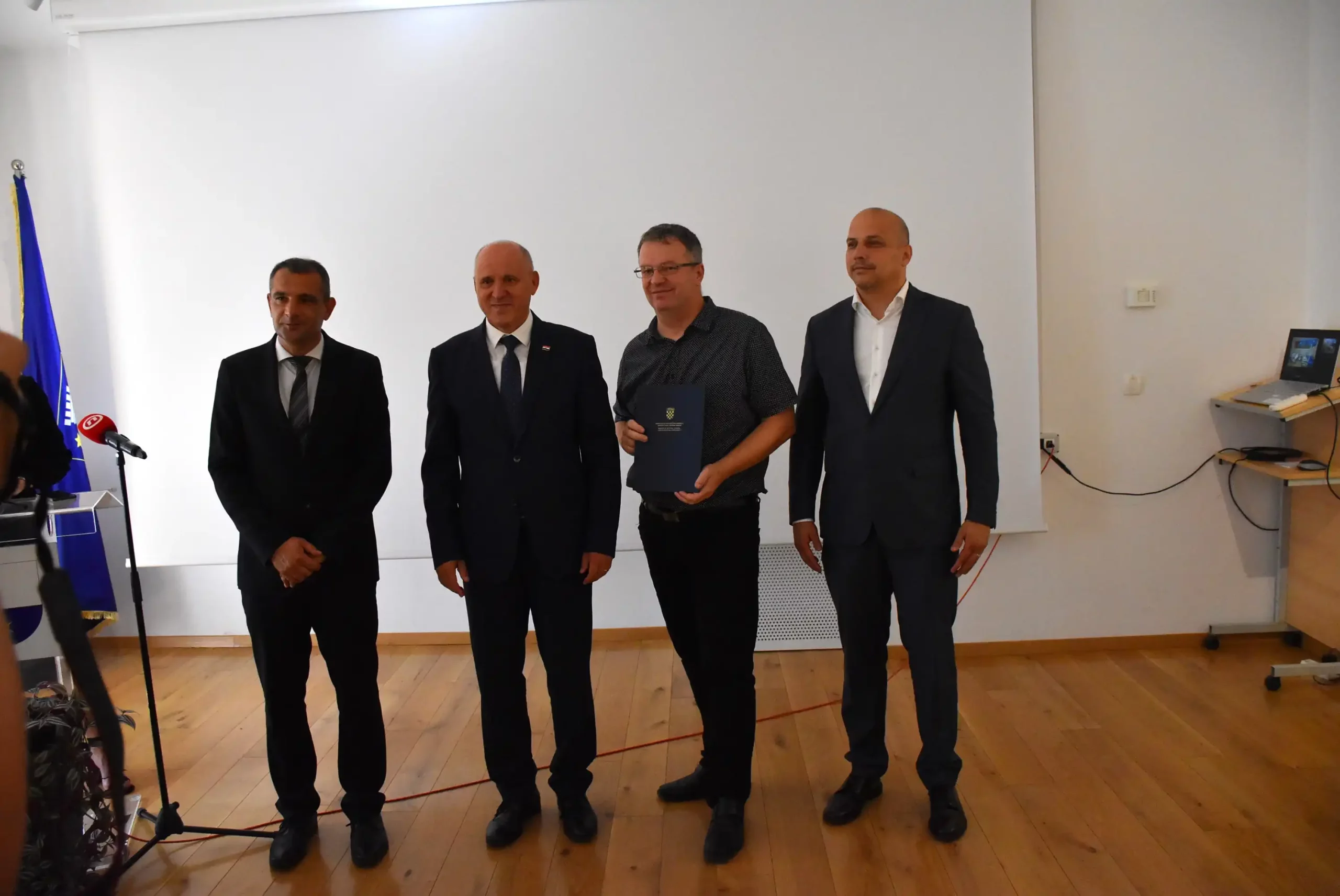 Branko Bačić podjela ugovora 2024 (12) Branko Bačić podjela ugovora 2024 (12)