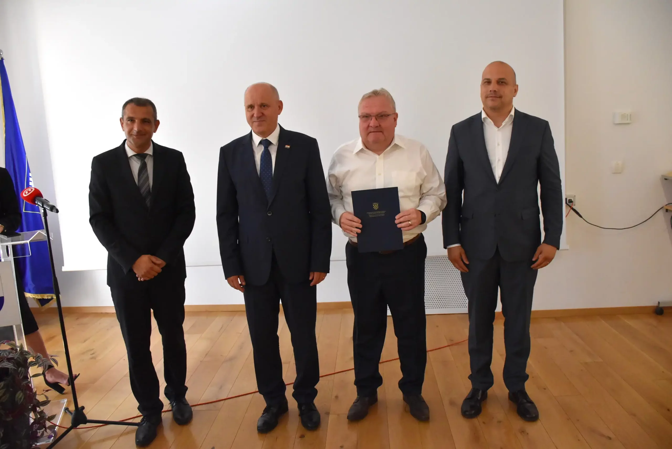 Branko Bačić podjela ugovora 2024 (13) Branko Bačić podjela ugovora 2024 (13)