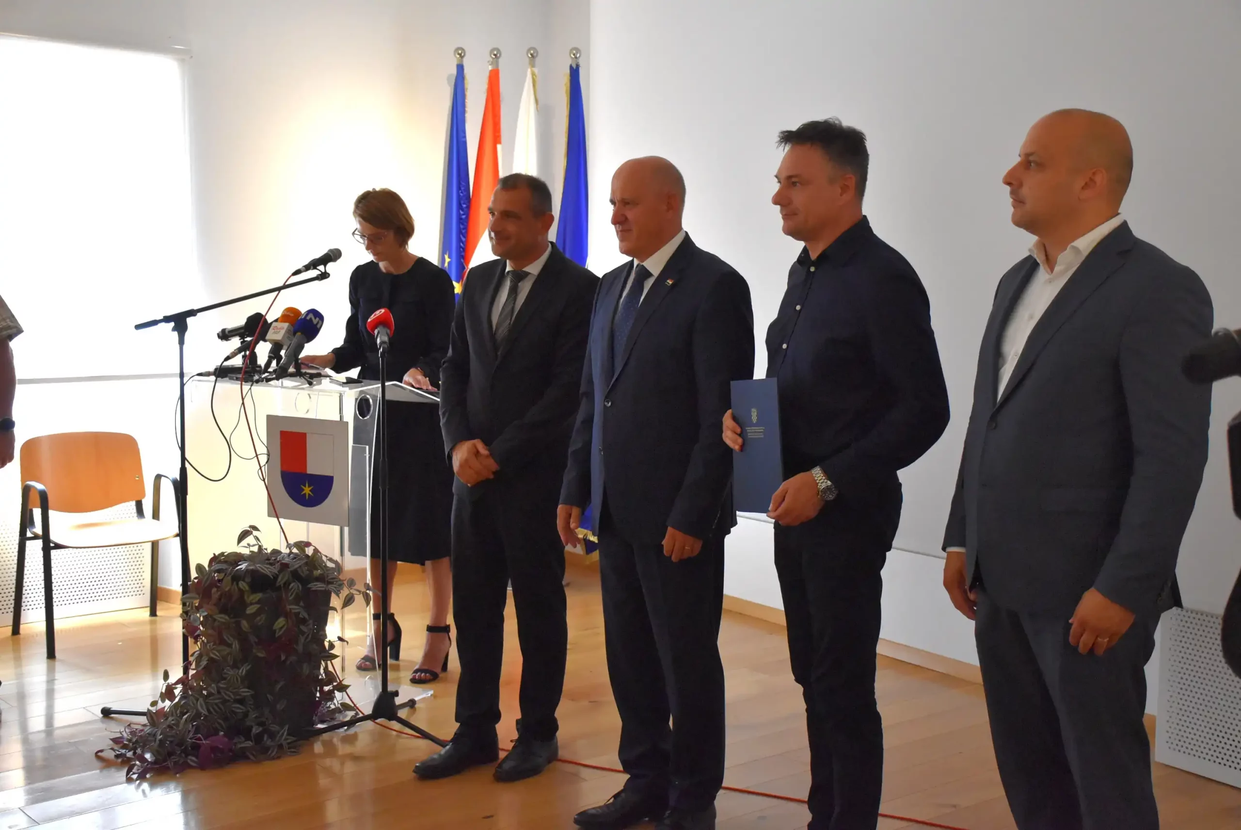 Branko Bačić podjela ugovora 2024 (14) Branko Bačić podjela ugovora 2024 (14)