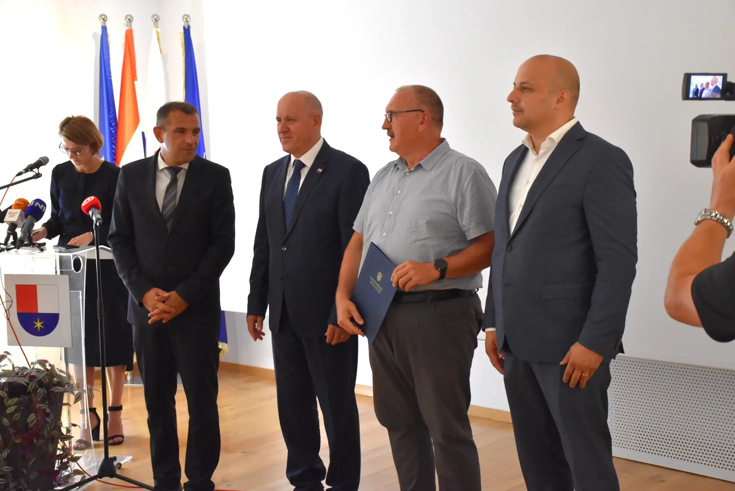 Branko Bačić podjela ugovora 2024 (16) Branko Bačić podjela ugovora 2024 (16)