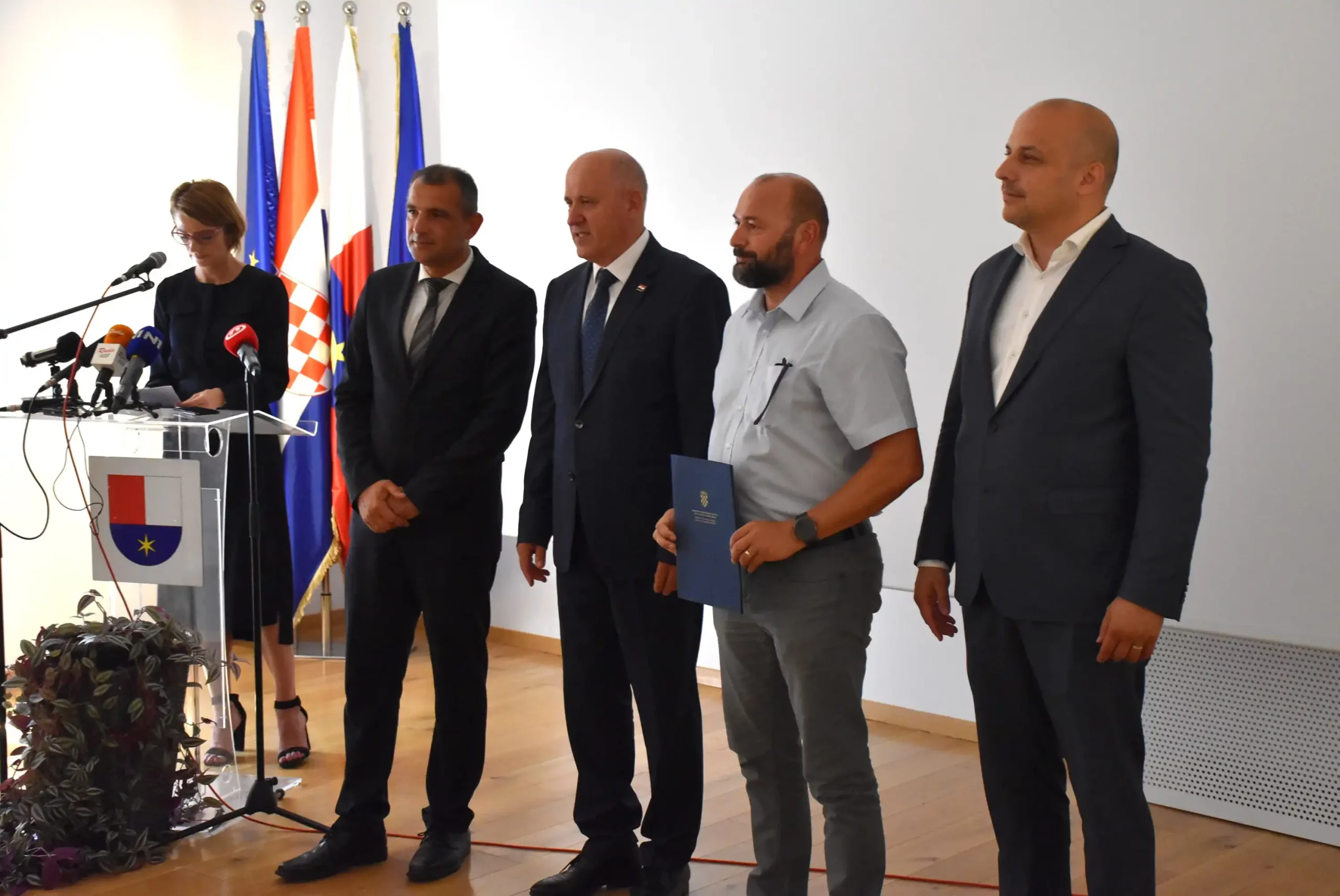 Branko Bačić podjela ugovora 2024 (17) Branko Bačić podjela ugovora 2024 (17)