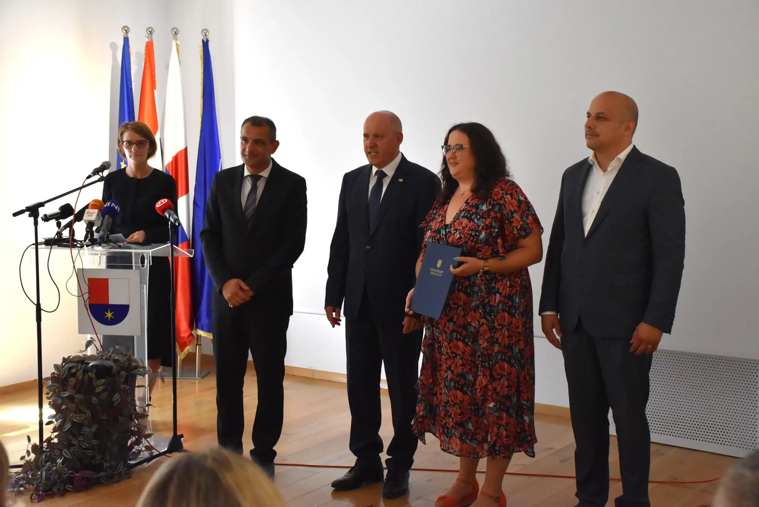 Branko Bačić podjela ugovora 2024 (18) Branko Bačić podjela ugovora 2024 (18)