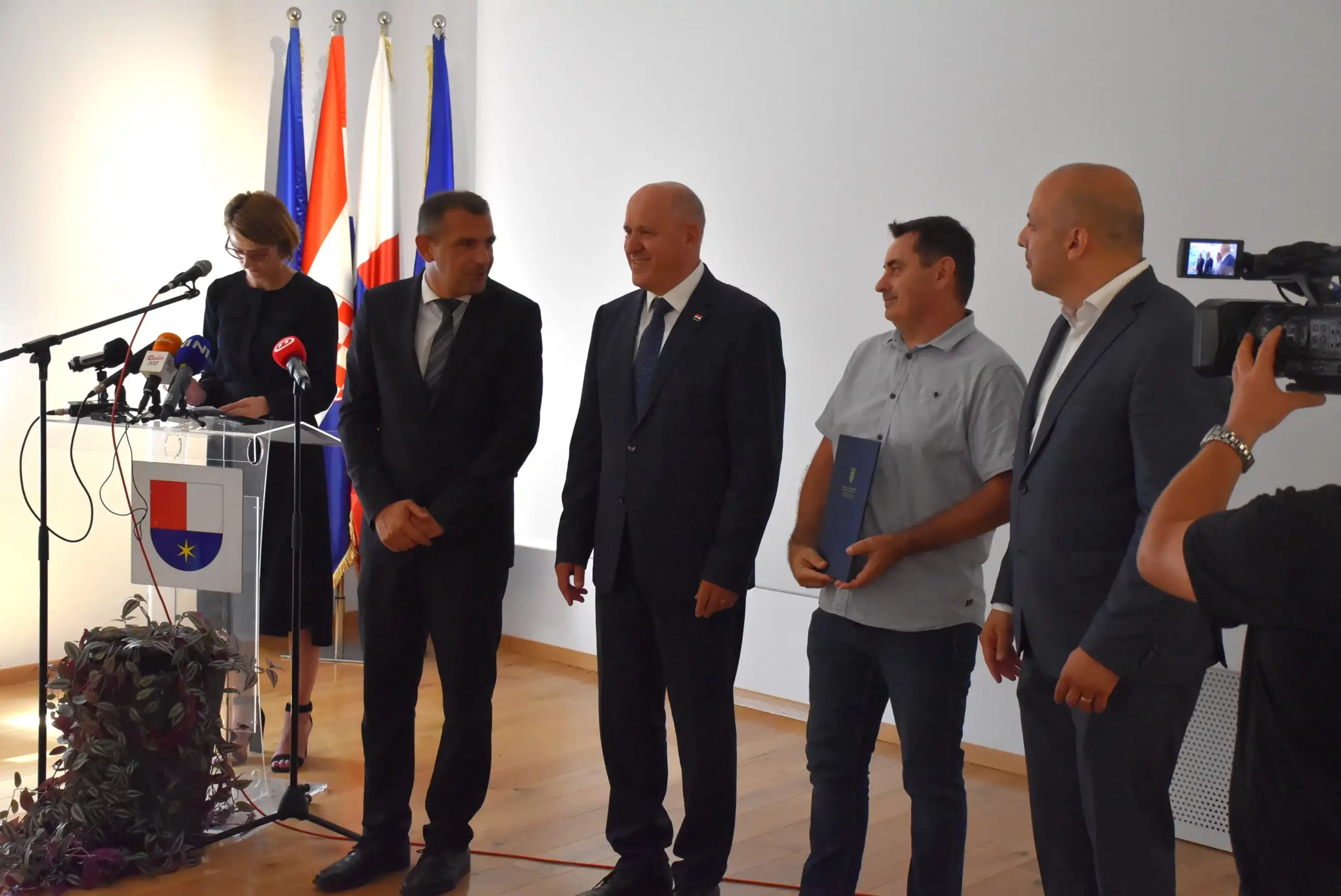 Branko Bačić podjela ugovora 2024 (19) Branko Bačić podjela ugovora 2024 (19)