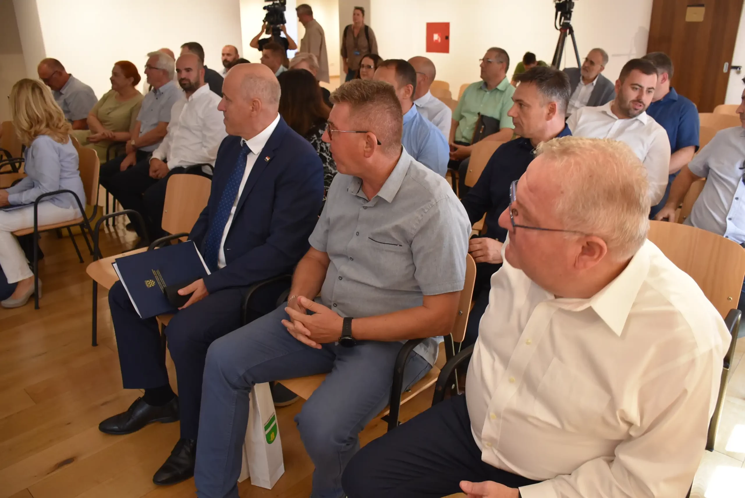 Branko Bačić podjela ugovora 2024 (20) Branko Bačić podjela ugovora 2024 (20)