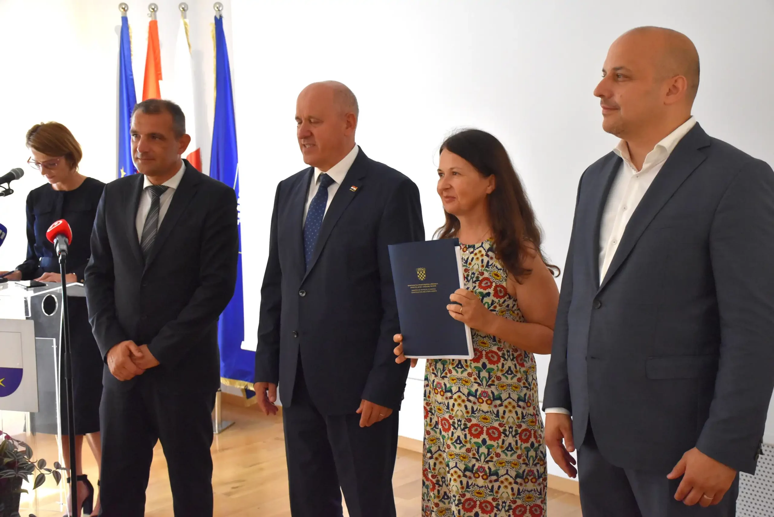 Branko Bačić podjela ugovora 2024 (30) Branko Bačić podjela ugovora 2024 (30)