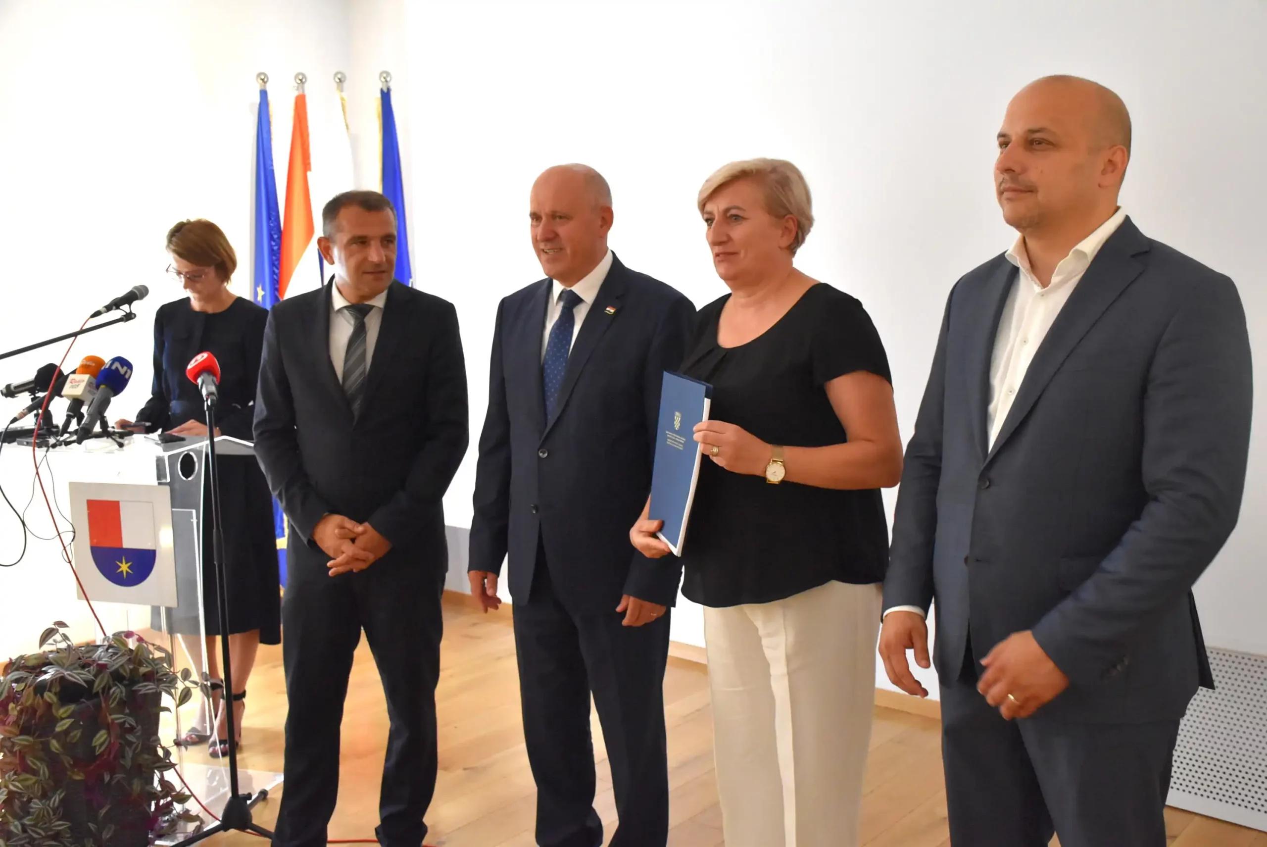 Branko Bačić podjela ugovora 2024 (31) Branko Bačić podjela ugovora 2024 (31)