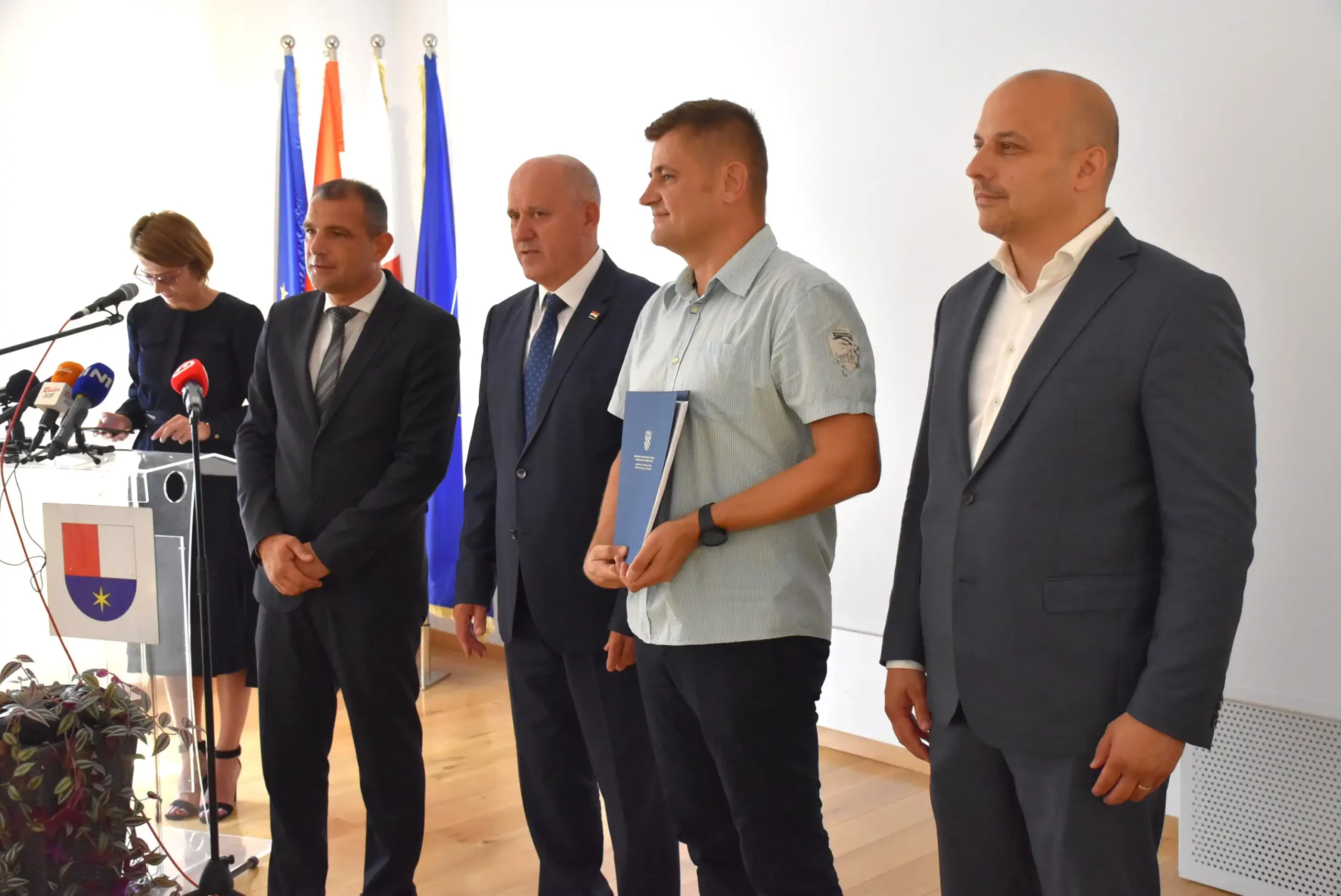 Branko Bačić podjela ugovora 2024 (32) Branko Bačić podjela ugovora 2024 (32)