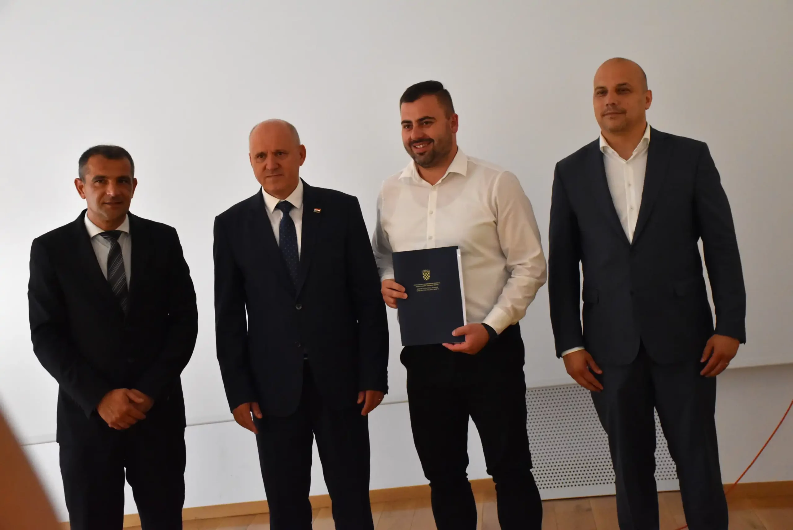 Branko Bačić podjela ugovora 2024 (33) Branko Bačić podjela ugovora 2024 (33)