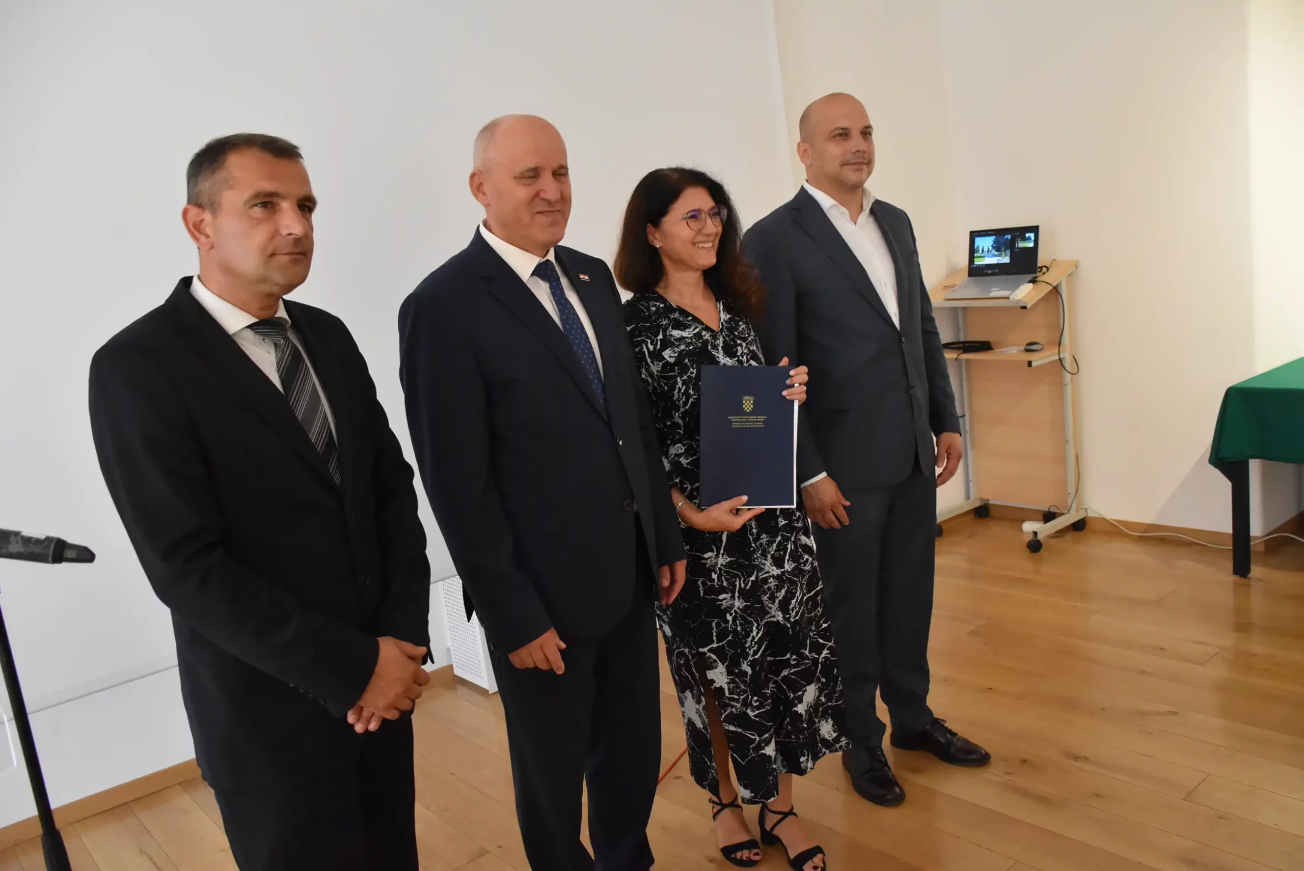 Branko Bačić podjela ugovora 2024 (35) Branko Bačić podjela ugovora 2024 (35)