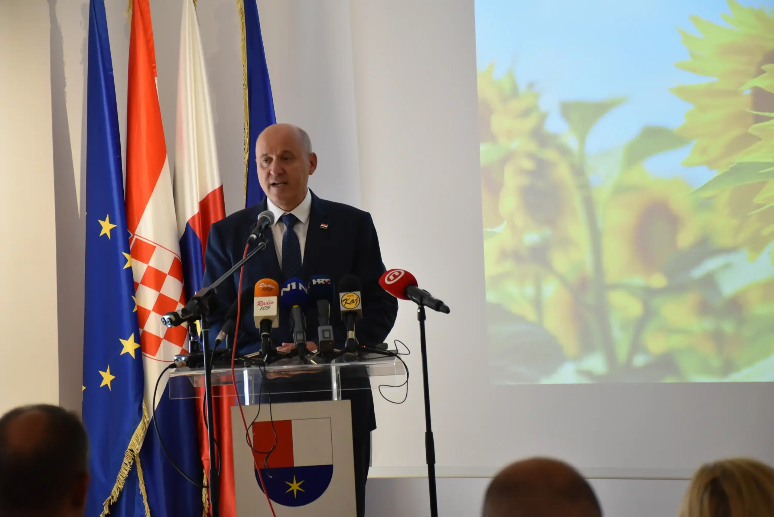 Branko Bačić podjela ugovora 2024 (4) Branko Bačić podjela ugovora 2024 (4)