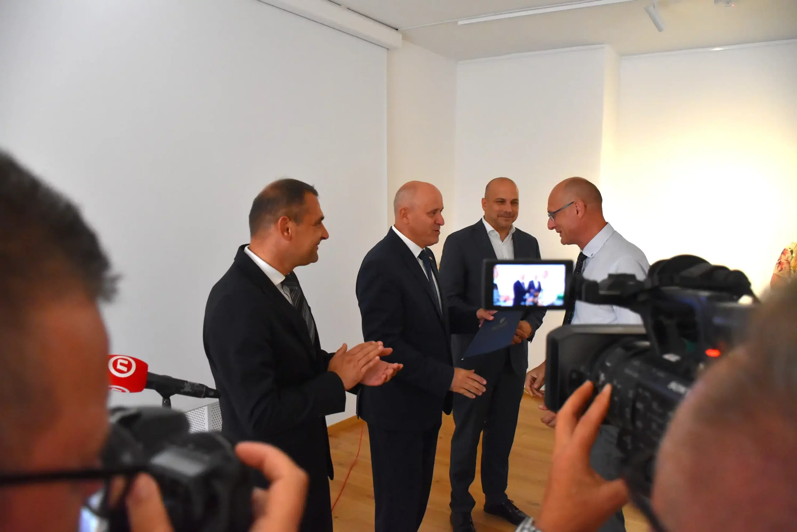 Branko Bačić podjela ugovora 2024 (7) Branko Bačić podjela ugovora 2024 (7)