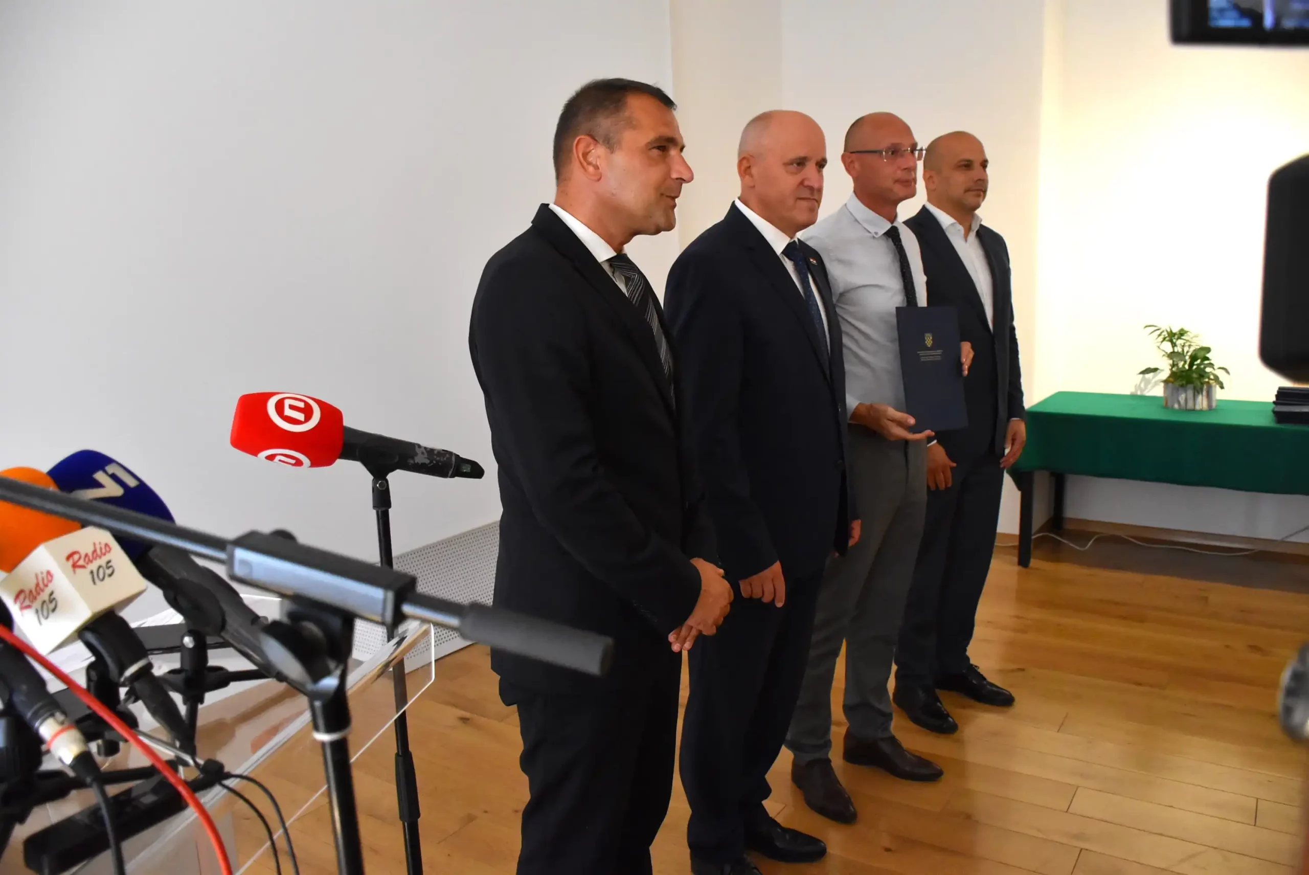 Branko Bačić podjela ugovora 2024 (8) Branko Bačić podjela ugovora 2024 (8)