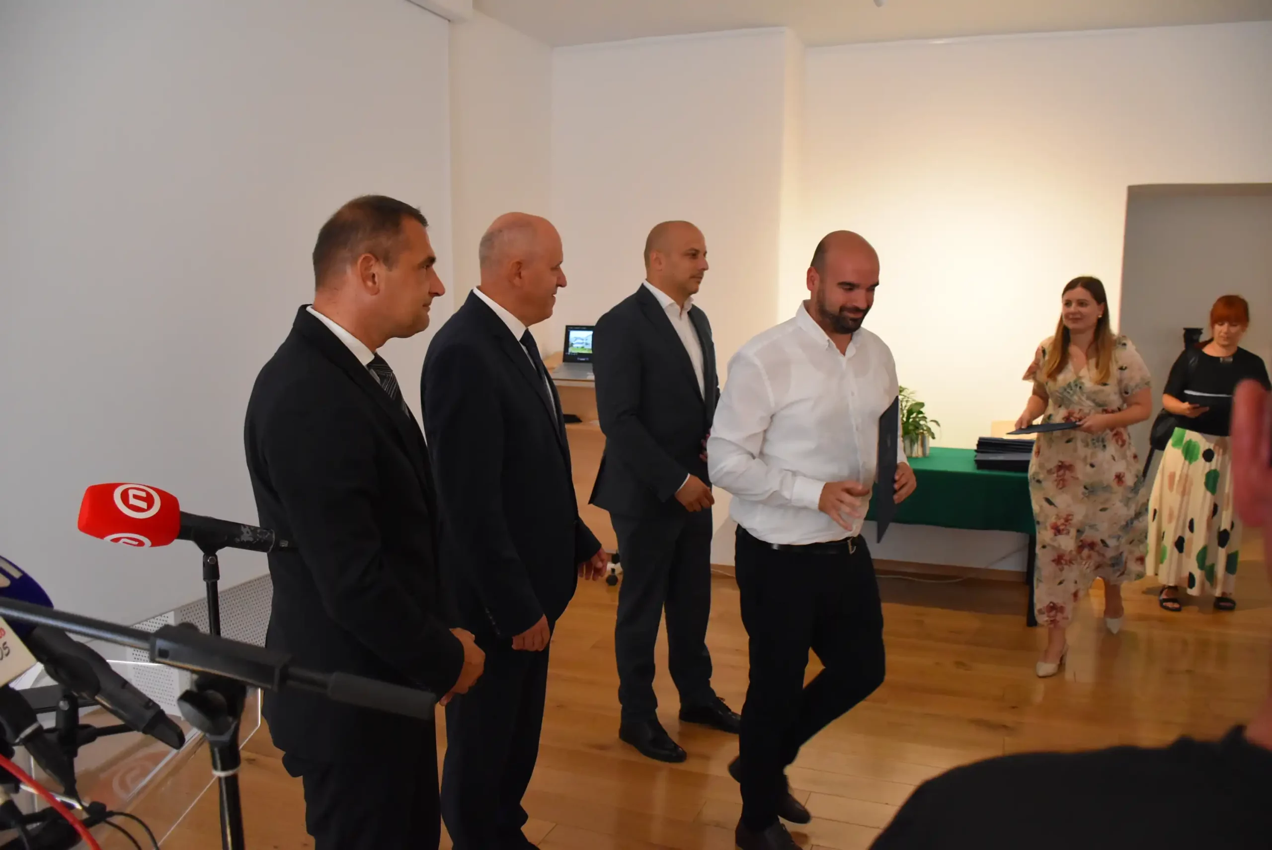 Branko Bačić podjela ugovora 2024 (9) Branko Bačić podjela ugovora 2024 (9)