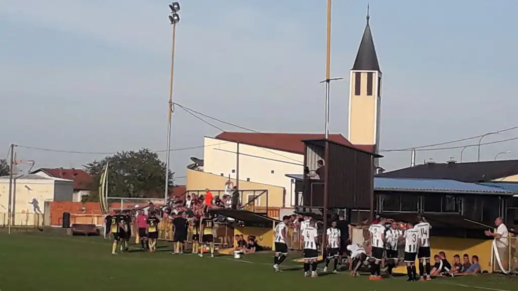 Bratstvo (SV) s četiri komada ispratilo Strahoninec (10)