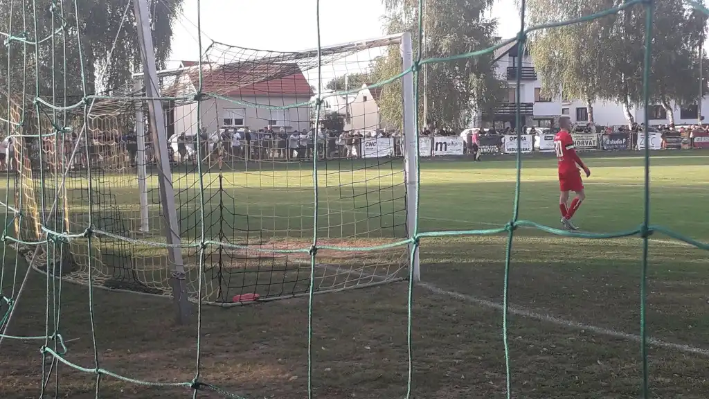 Bratstvo (SV) s četiri komada ispratilo Strahoninec (15)