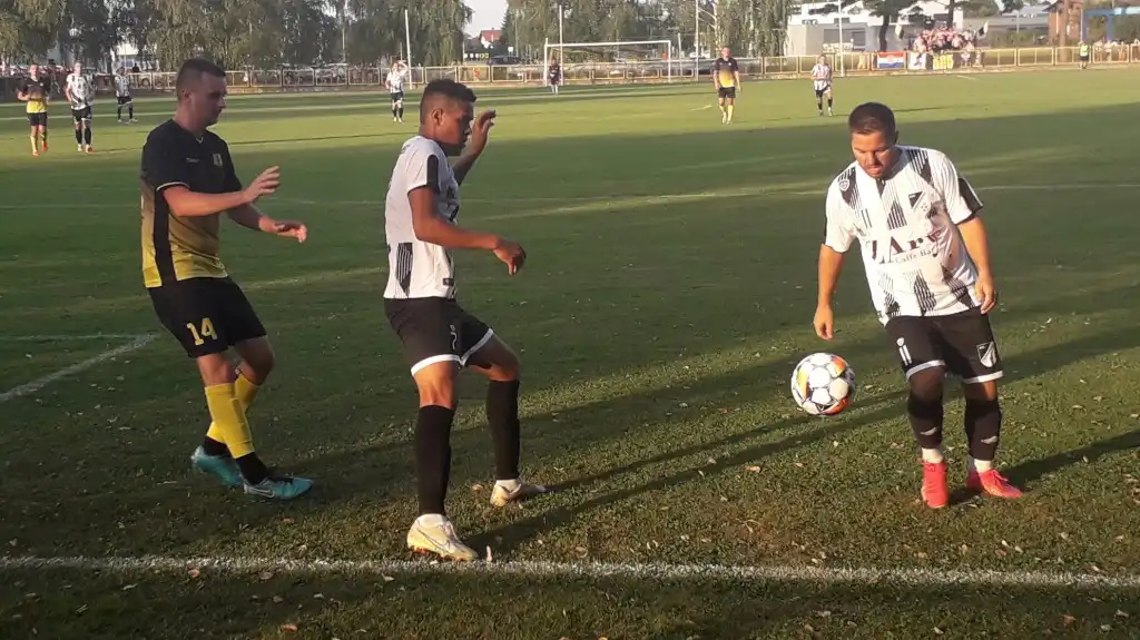 Bratstvo (SV) s četiri komada ispratilo Strahoninec (16)