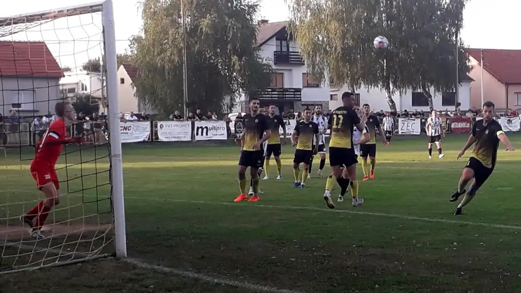 Bratstvo (SV) s četiri komada ispratilo Strahoninec (19)