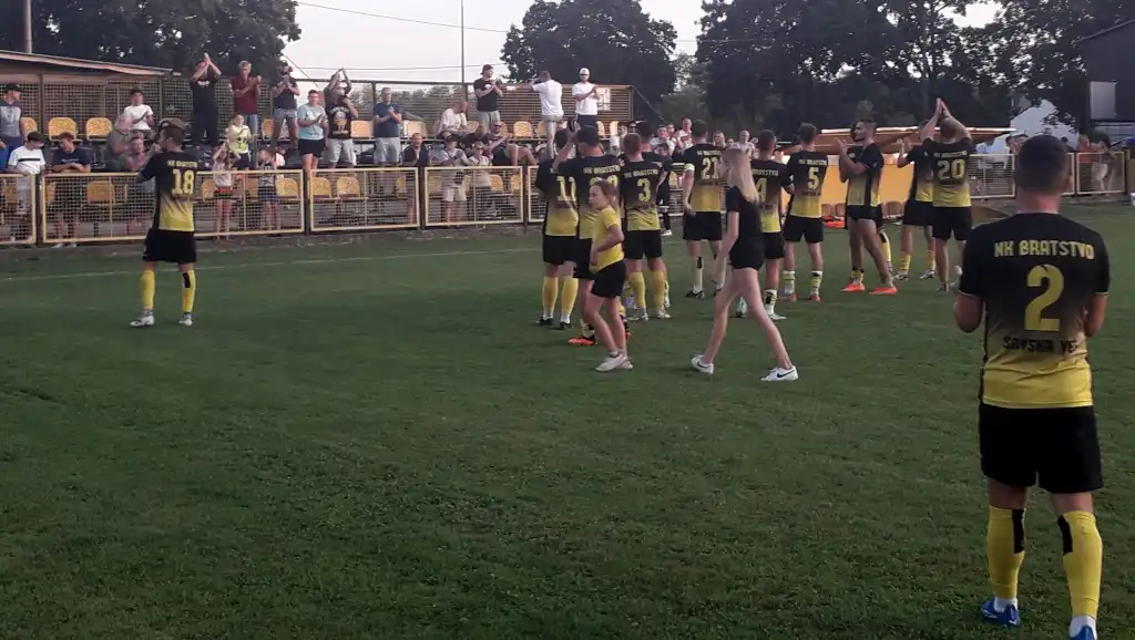 Bratstvo (SV) s četiri komada ispratilo Strahoninec (22)