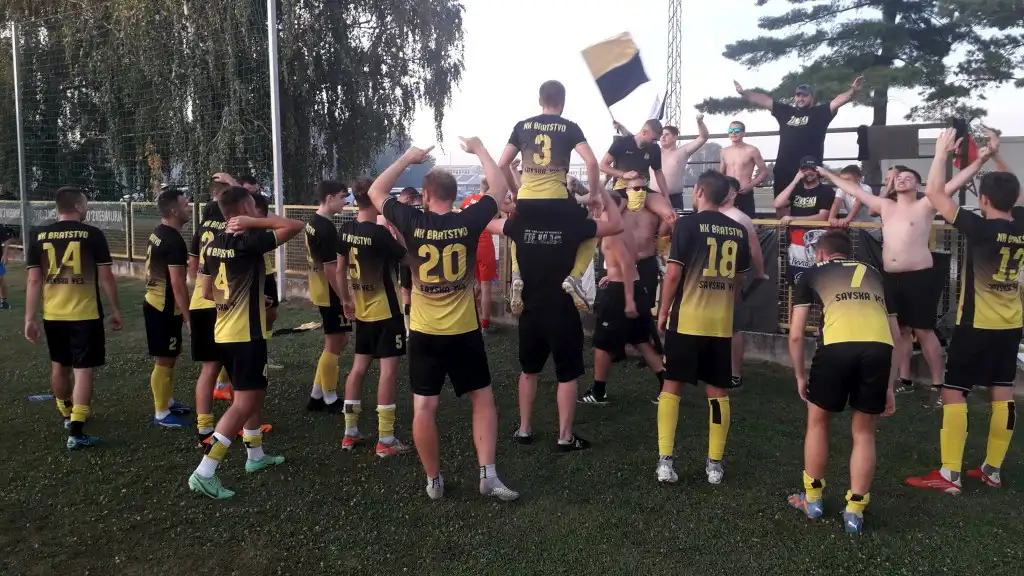 Bratstvo (SV) s četiri komada ispratilo Strahoninec (23)