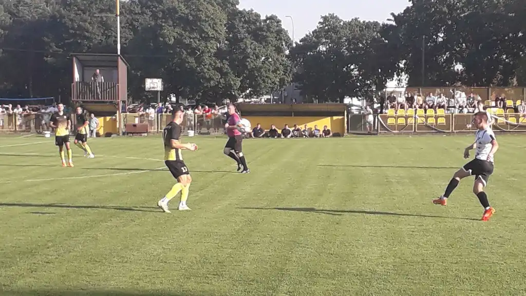 Bratstvo (SV) s četiri komada ispratilo Strahoninec (4)