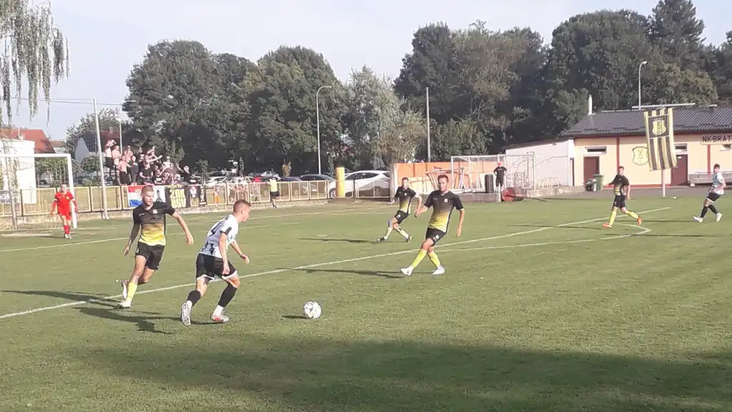 Bratstvo (SV) s četiri komada ispratilo Strahoninec (6)