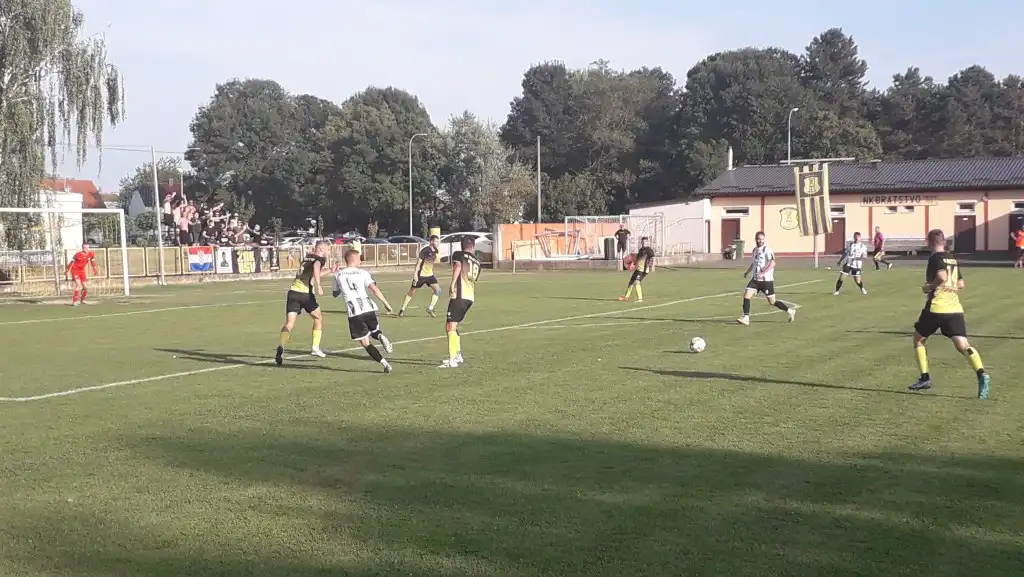 Bratstvo (SV) s četiri komada ispratilo Strahoninec (7)