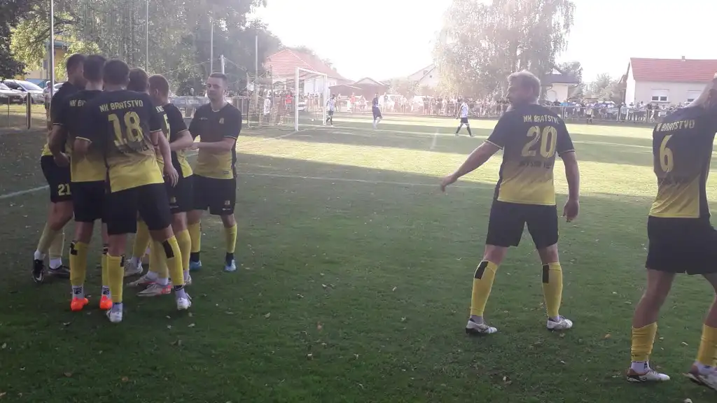 Bratstvo (SV) s četiri komada ispratilo Strahoninec (9)