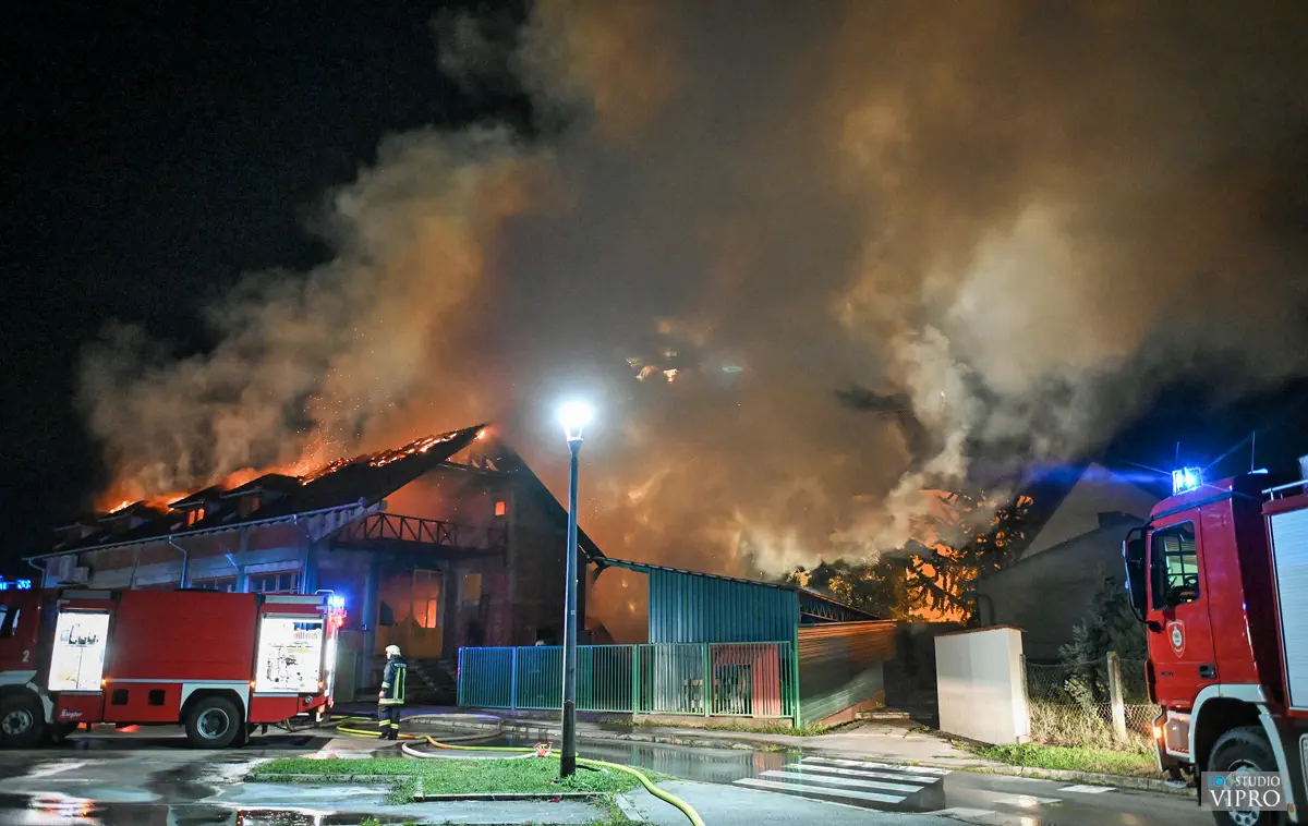 Buknuo požar kodobitelji Zimprich Prelog (8) Buknuo požar kodobitelji Zimprich Prelog (8)