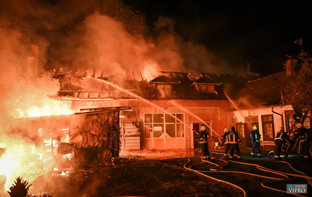 Buknuo požar kodobitelji Zimprich Prelog (9) Buknuo požar kodobitelji Zimprich Prelog (9)