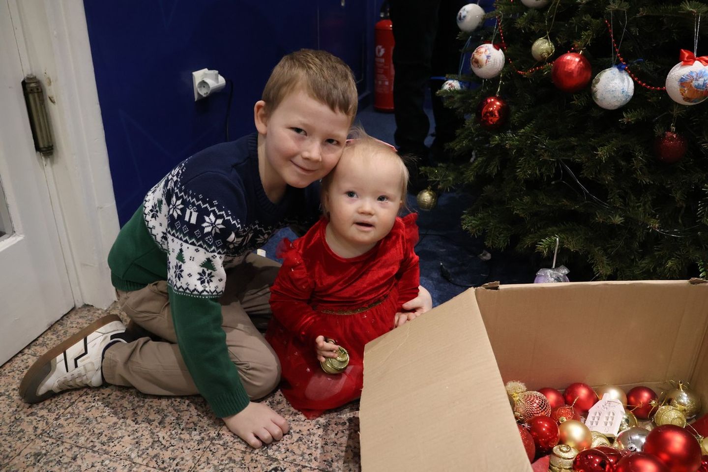 ČAKOVEC Djeca iz Udruge za sindrom Down kitila božićni bor u Županiji (11)