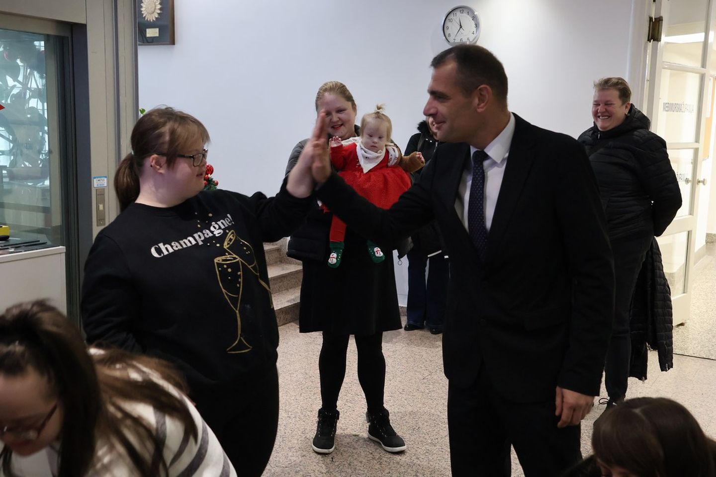 ČAKOVEC Djeca iz Udruge za sindrom Down kitila božićni bor u Županiji (17)