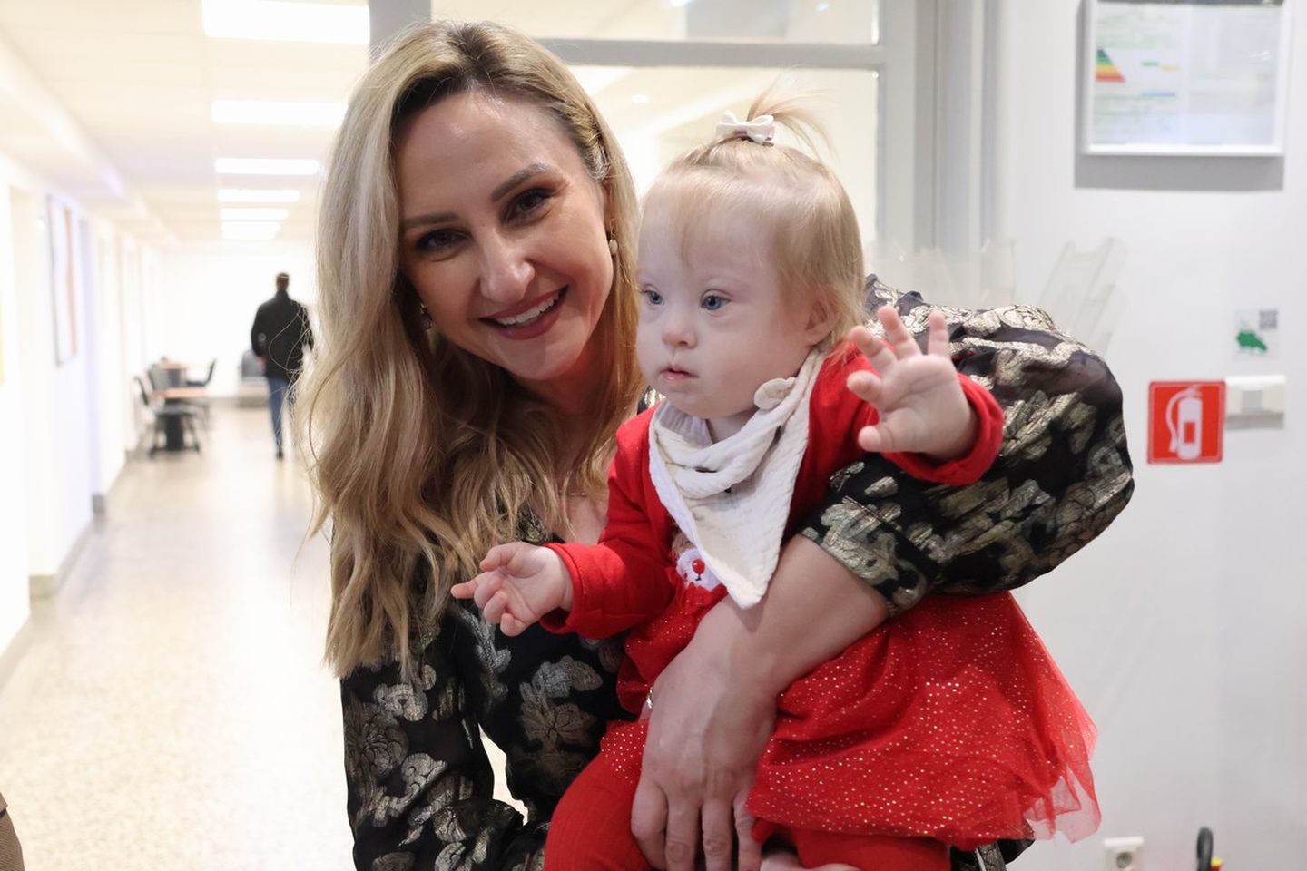 ČAKOVEC Djeca iz Udruge za sindrom Down kitila božićni bor u Županiji (4)