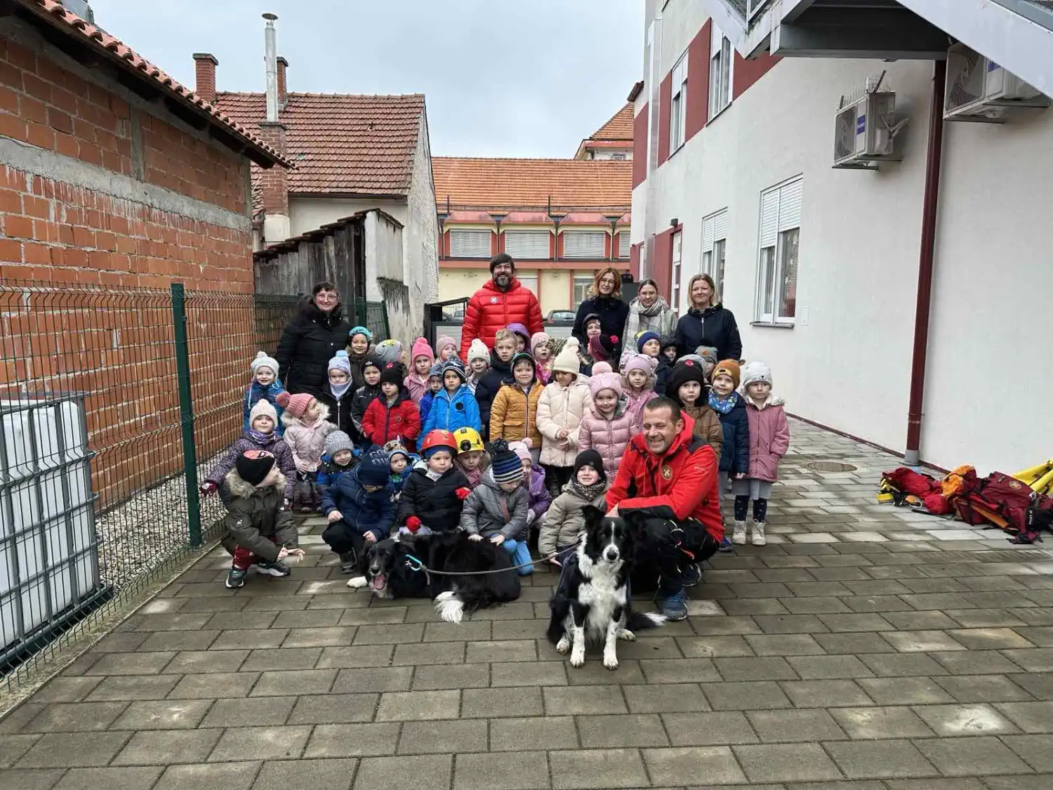 ČAKOVEC HGSS posjetio dječji vrtić ‘Dječja mašta’ Edukacija o sigurnosti uz pomoć pasa (1)