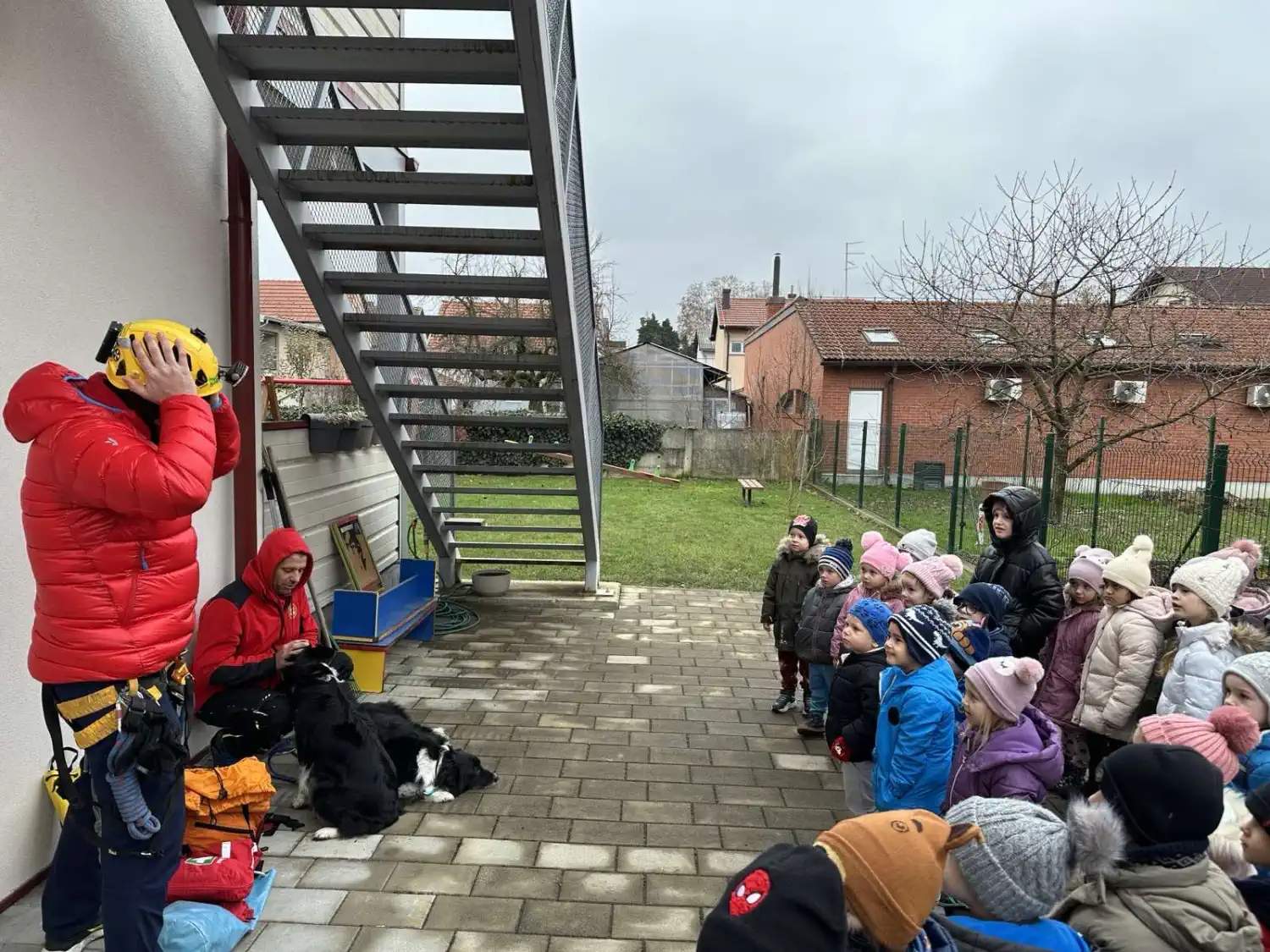 ČAKOVEC HGSS posjetio dječji vrtić ‘Dječja mašta’ Edukacija o sigurnosti uz pomoć pasa (3)