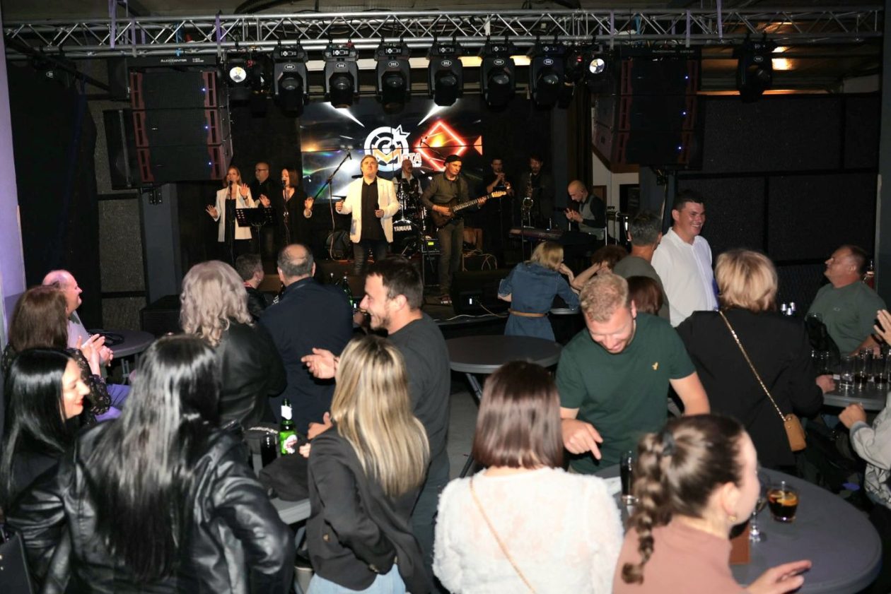 ČAKOVEC Hitovi Zdravka Čolića ispunili Meta bar (31)