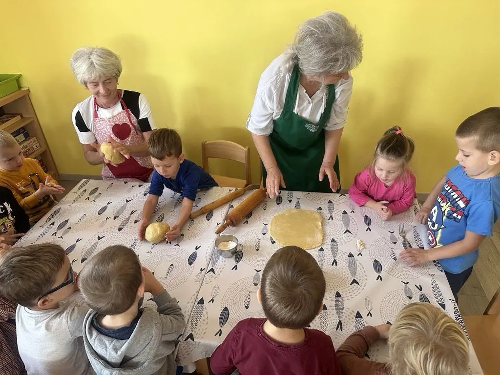 ČAKOVEC Obilježavanje Dana starijih osoba Bake i djedovi posjetili vrtićku skupinu ‘Pčelice’ (3) ČAKOVEC Obilježavanje Dana starijih osoba Bake i djedovi posjetili vrtićku skupinu ‘Pčelice’ (3)