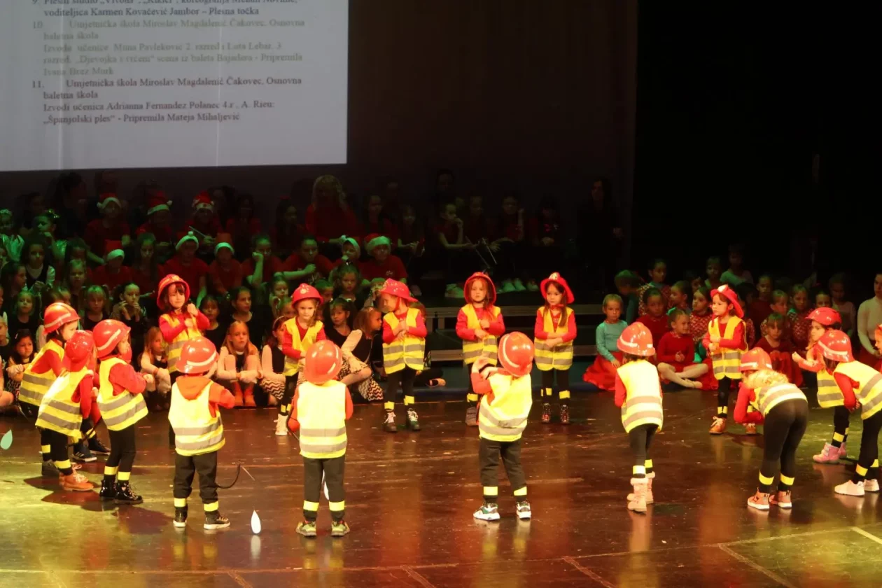 ČAKOVEC Održan koncert „I ja bih na more“ (12)