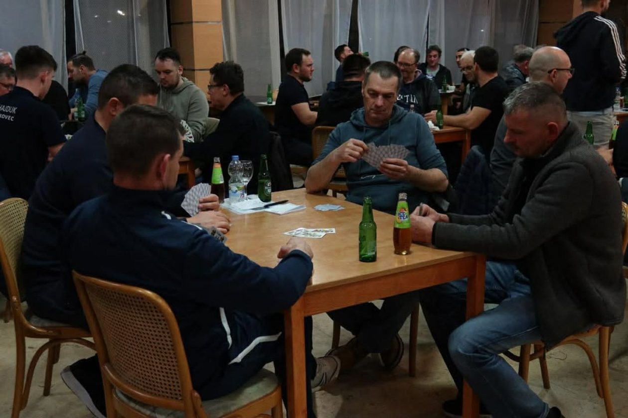 ČAKOVEC Par Brane i Bibi osvojili turnir u beli “KUM” (1) ČAKOVEC Par Brane i Bibi osvojili turnir u beli “KUM” (1)