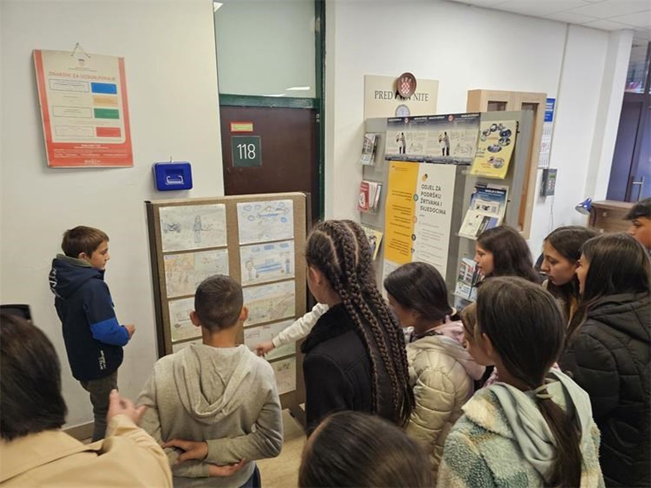 ČAKOVEC Petaši iz Macinca posjetili međimursku policiju u sklopu projekta Imam izbor (3)