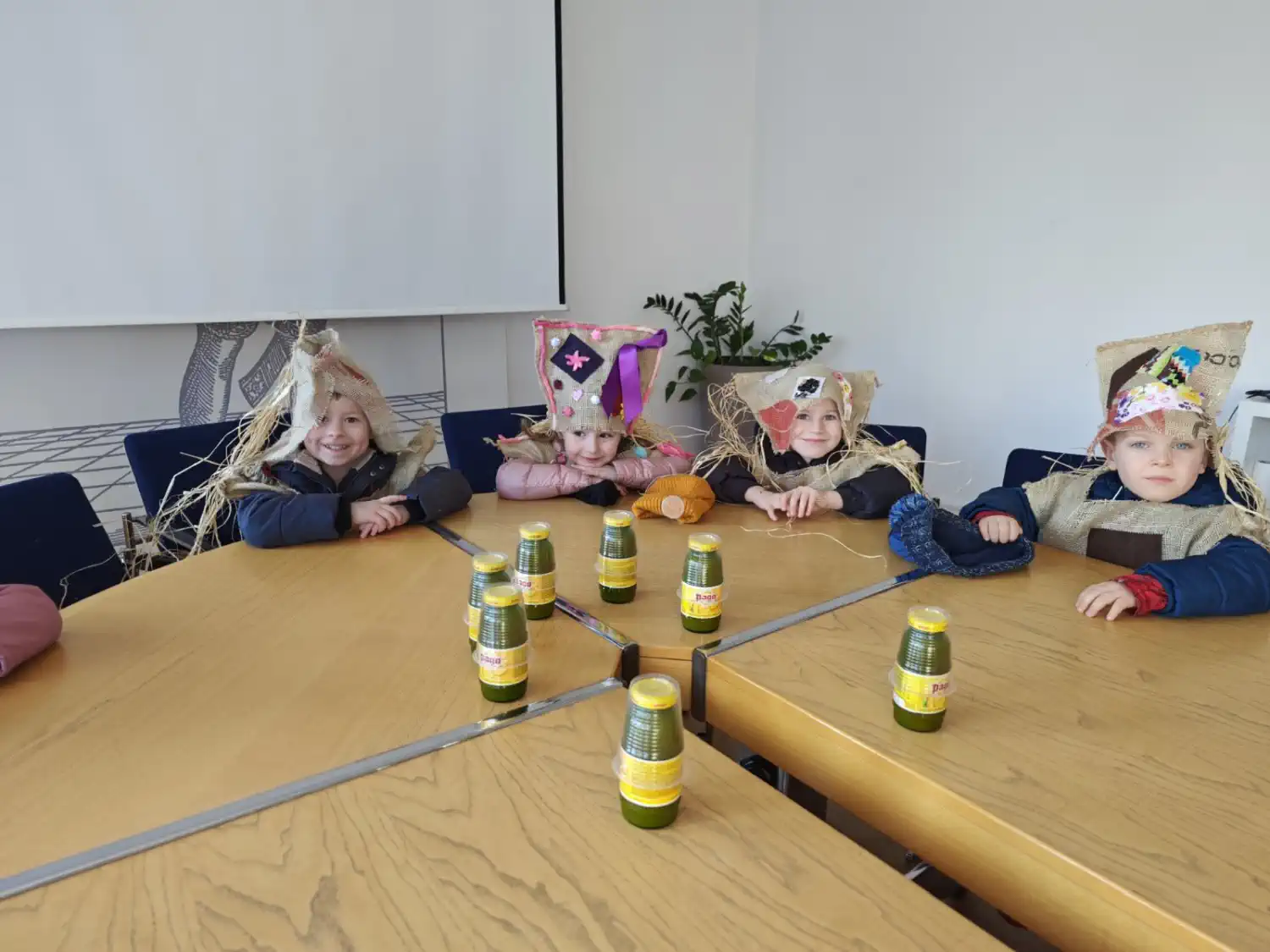 ČAKOVEC Veseli roj pčelica uletio u zgradu Međimurske županije (5)