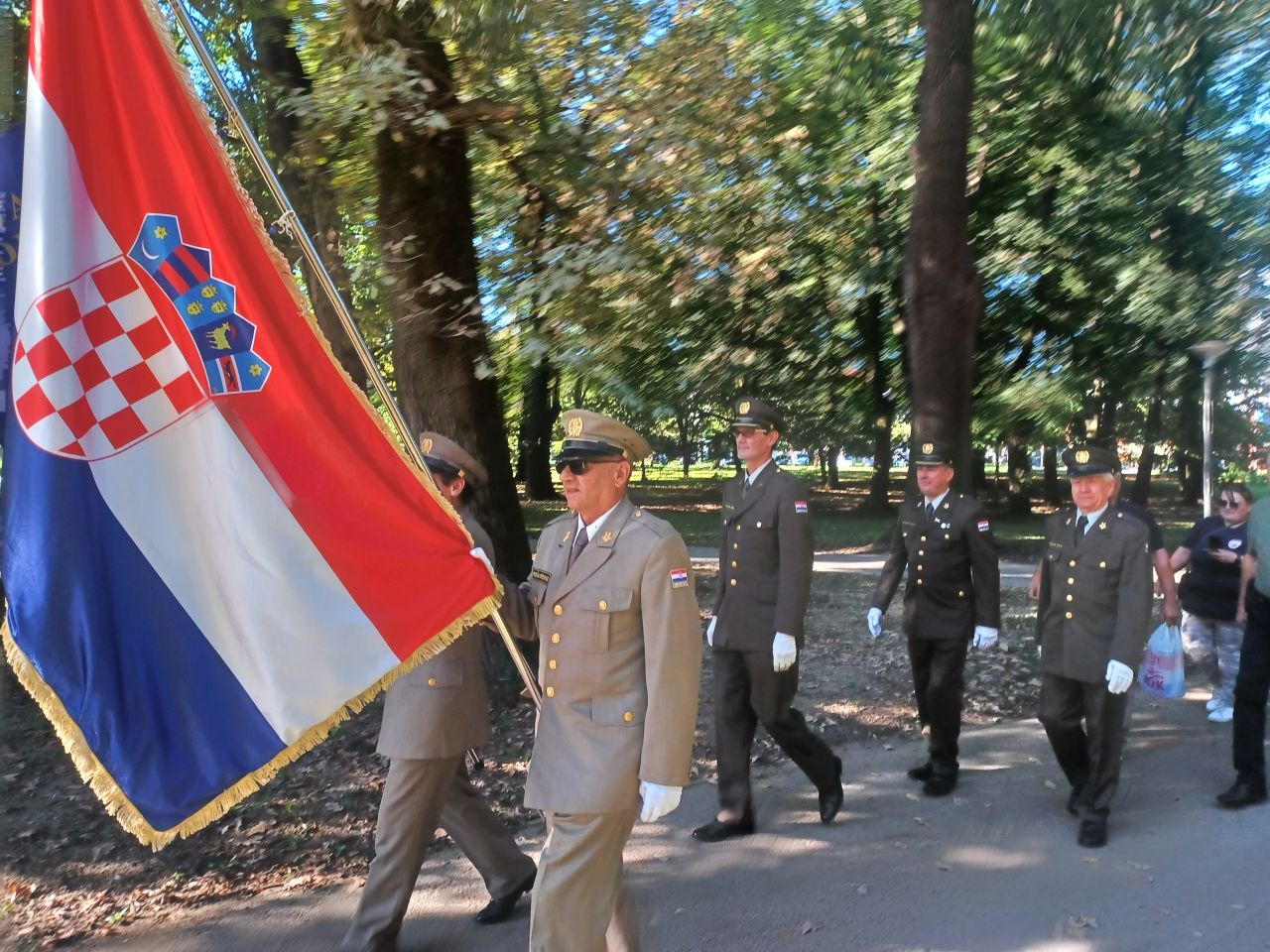 ČAKOVEC Veterani i dragovoljci hodali za mir (2) ČAKOVEC Veterani i dragovoljci hodali za mir (2)