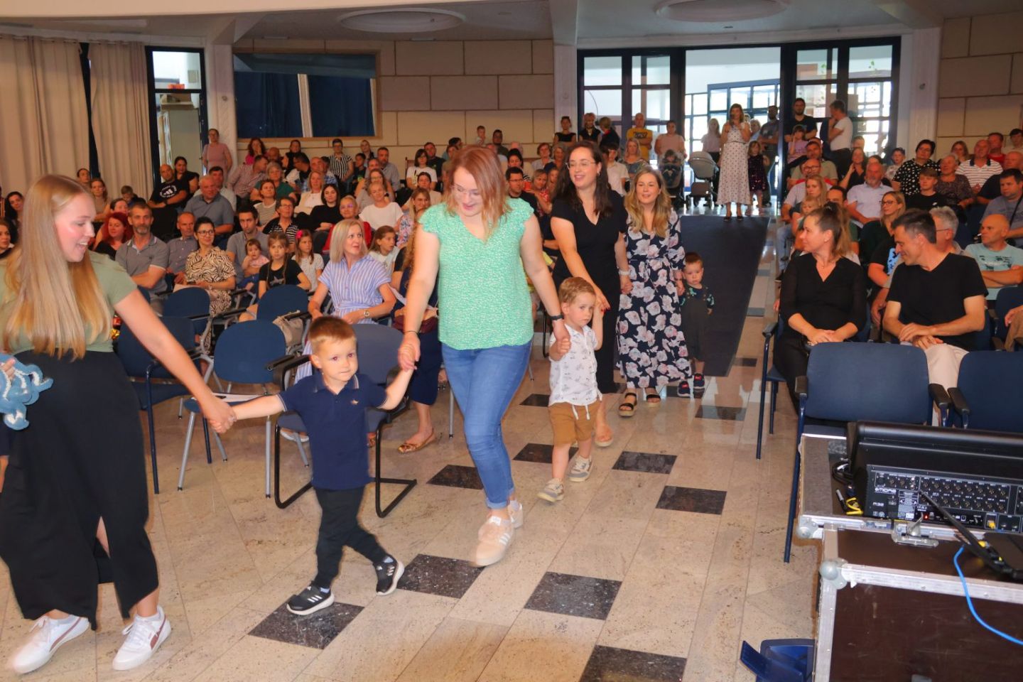 ČAKOVEC Yamaha škola proslavila pet godina uz produkciju učenika (17) ČAKOVEC Yamaha škola proslavila pet godina uz produkciju učenika (17)