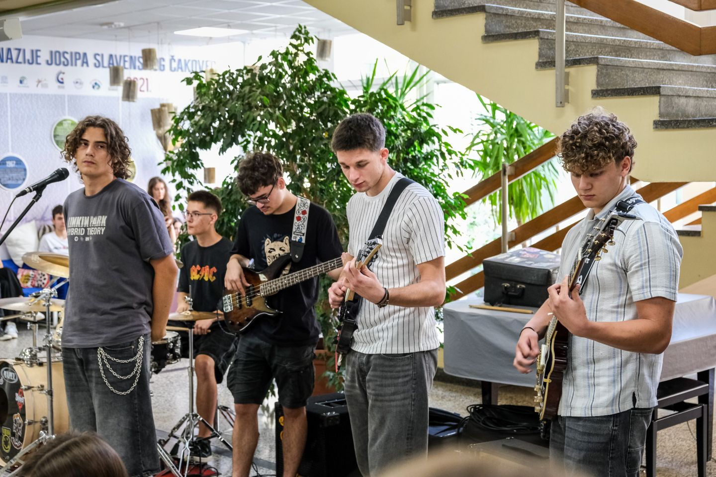 ČAKOVEČKA GIMNAZIJA Veseli početak školske godine uz koncert Novog Amsterdama (2)