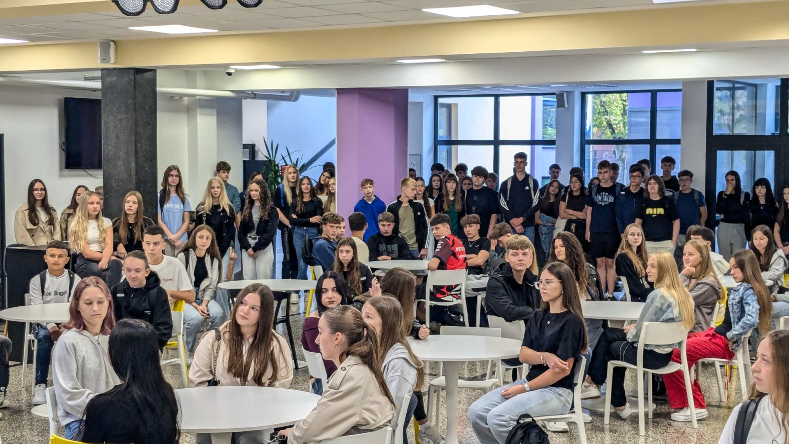 ČAKOVEČKA GIMNAZIJA Veseli početak školske godine uz koncert Novog Amsterdama (5)