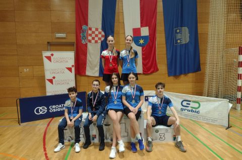 ČESTITAMO Odličan nastup naših mlađih kadeta i juniora na ‘PH 2025.’ u badmintonu (3) ČESTITAMO Odličan nastup naših mlađih kadeta i juniora na ‘PH 2025.’ u badmintonu (3)